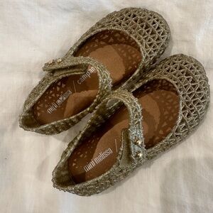 Mini Melissa- campana. Gold size 9